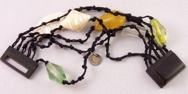 SJ42  Monies Gerda Lynggaard nylon/horn/plastic bead bracelet